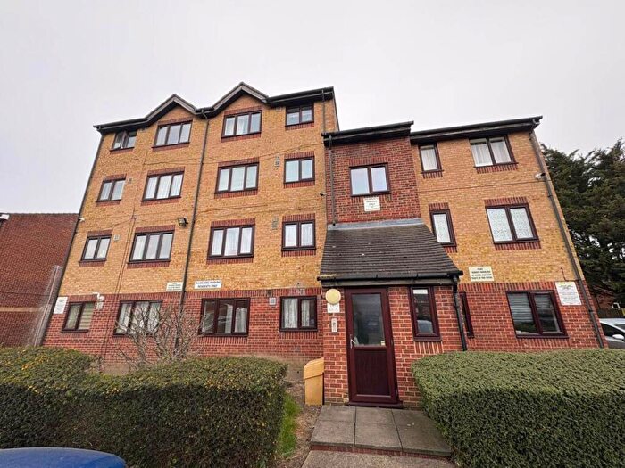 1 Bedroom Flat To Rent In Wigston Close, , London, N18