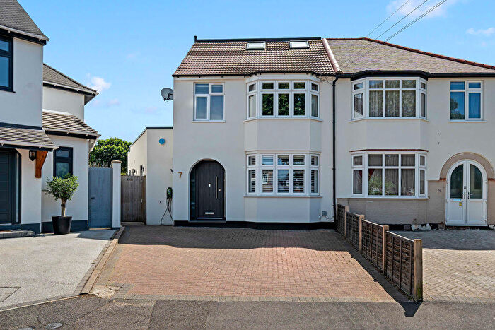 4 Bedroom Semi-Detached House For Sale In Shrubland Grove, Worcester Park, KT4