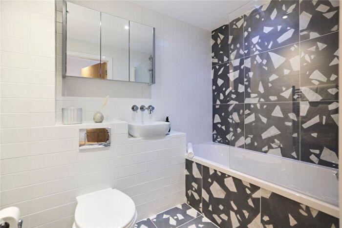 1 Bedroom Flat For Sale In Millharbour, London, E14
