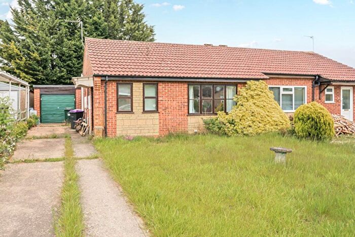 1 Bedroom Semi-Detached Bungalow For Sale In Holly Close, Horncastle, LN9