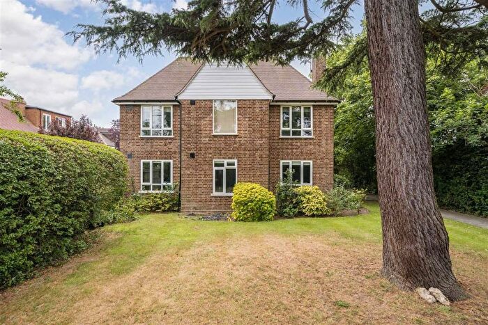 2 Bedroom Flat To Rent In Cambridge Road, Teddington, TW11