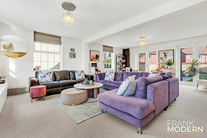 4 Bedroom Detached House For Sale In Stamford Lane, Warmington, PE8