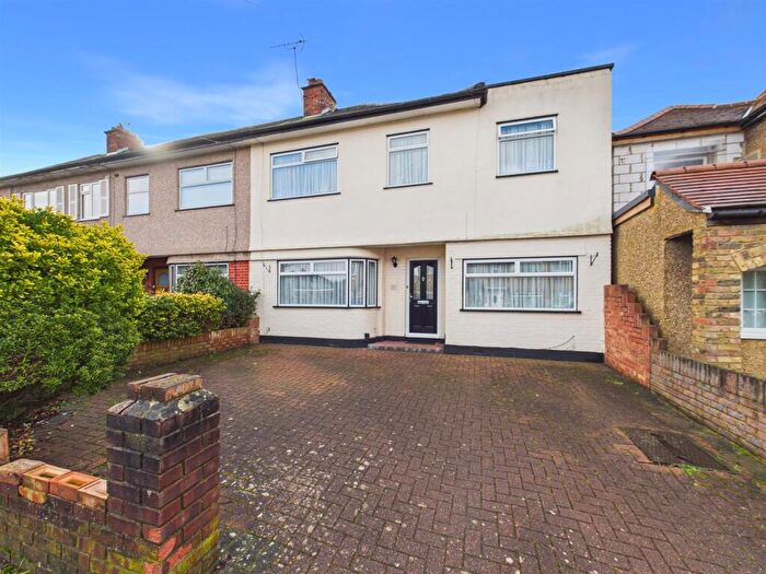 5 Bedroom End Of Terrace House For Sale In Bideford Road, Ruislip, HA4
