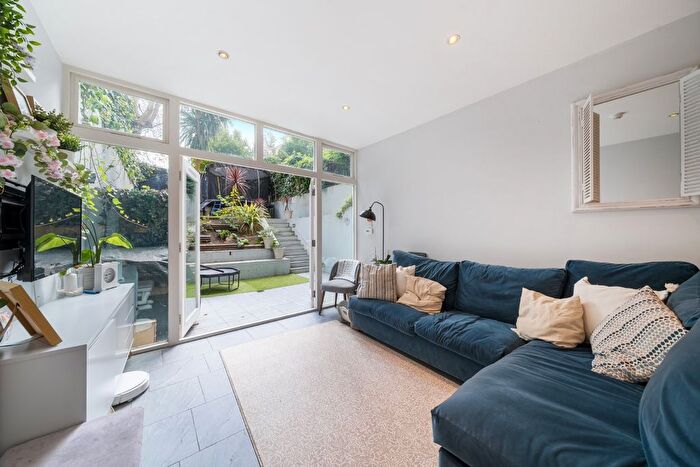 2 Bedroom Flat For Sale In Gwendwr Road, London, W14