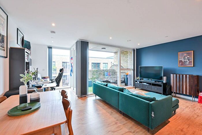 2 Bedroom Flat For Sale In Angel Lane, Elephant And Castle, London, SE17