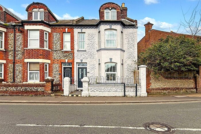 3 Bedroom End Of Terrace House For Sale In Pier Road, Littlehampton, West Sussex, BN17