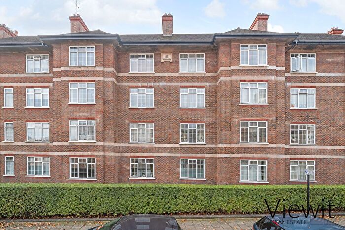 2 Bedroom Flat To Rent In Hartington Road, Nine Elms, London, SW8