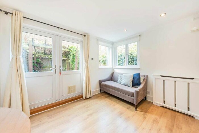 2 Bedroom Flat To Rent In Harbut Road, Clapham Junction, SW11