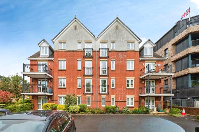 2 Bedroom Flat For Sale In Archers Road, Eastleigh, SO50