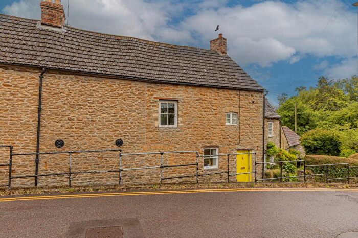 4 Bedroom Cottage For Sale In Foxley Road, Malmesbury, SN16