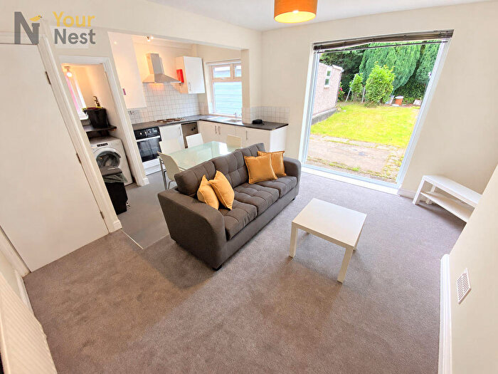 4 Bedroom Semi Detached House To Rent In Mayville Road, Hyde Park, Leeds, LS6