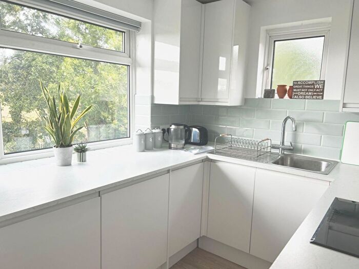 2 Bedroom Maisonette To Rent In Bramley Close, Oakwood, N14