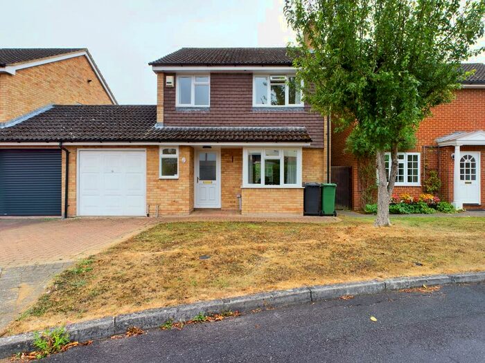 4 Bedroom Link Detached House To Rent In Saffron Close, Basingstoke, RG24