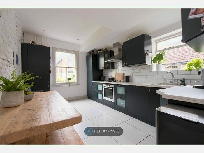 2 Bedroom Flat To Rent In London, London, SW11