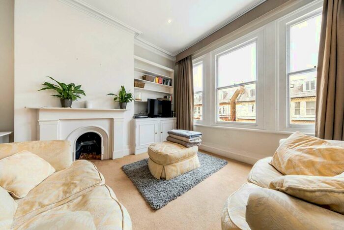 2 Bedroom Flat To Rent In Lysias Road, Balham, London, SW12