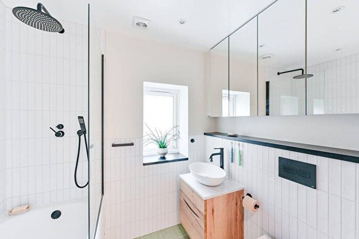 2 Bedroom Flat For Sale In Shirland Road, Maida Vale, London, W9