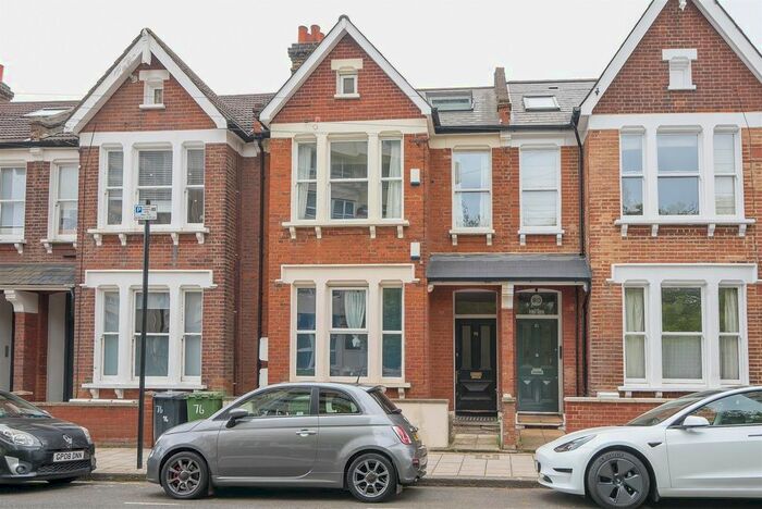 3 Bedroom Flat For Sale In Grantham Road, London, SW9