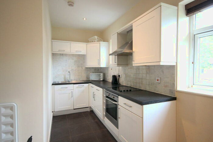2 Bedroom Apartment To Rent In Scott Hall Way, LS7