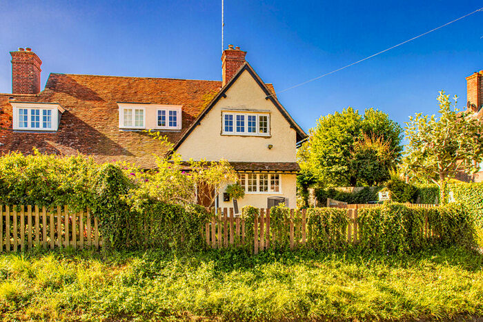 3 Bedroom House For Sale In Golf Cottages, Streatley On Thames, RG8