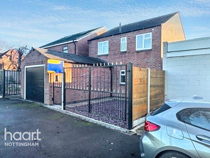 3 Bedroom Semi Detached House For Sale In Old Bar Close, Nottingham, NG6