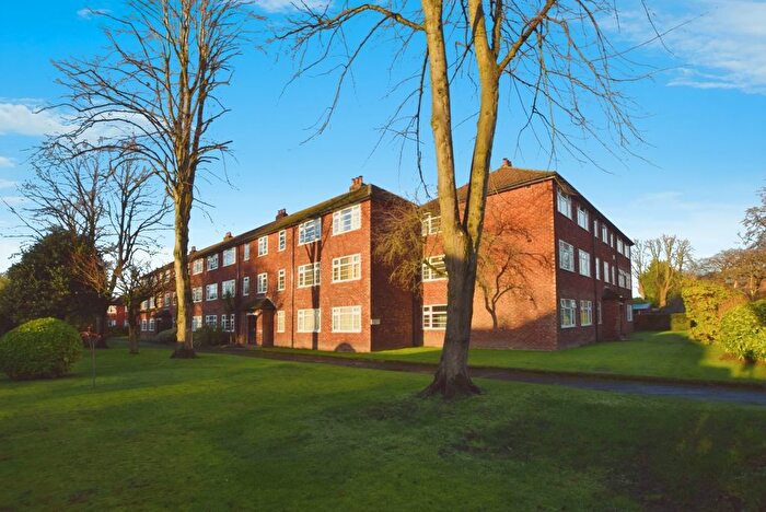 2 Bedroom Flat For Sale In Clarendon Road, Sale, Greater Manchester, M33