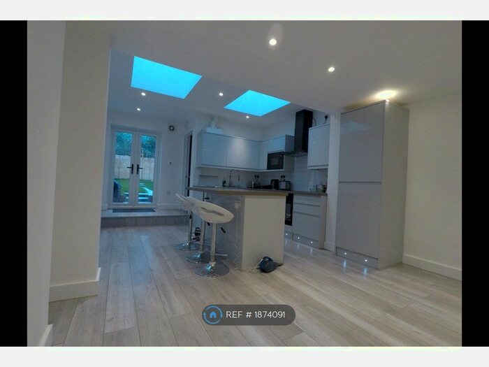 2 Bedroom Terraced House To Rent In Homesdale Road, Bromley, BR1