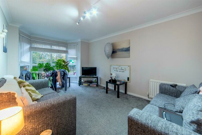 3 Bedroom Apartment To Rent In £Pppw - Akenside Terrace, Newcastle Upon Tyne, NE2