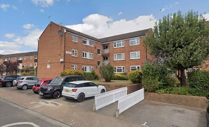 2 Bedroom Flat For Sale In The Farmlands, Northolt, UB5