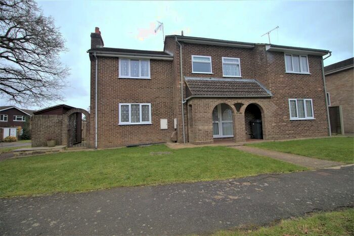 4 Bedroom Detached House To Rent In Globe Farm Lane, Blackwater, Camberley, GU17