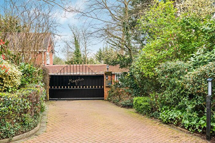 4 Bedroom Detached House For Sale In Corbar Close, Hadley Wood, EN4