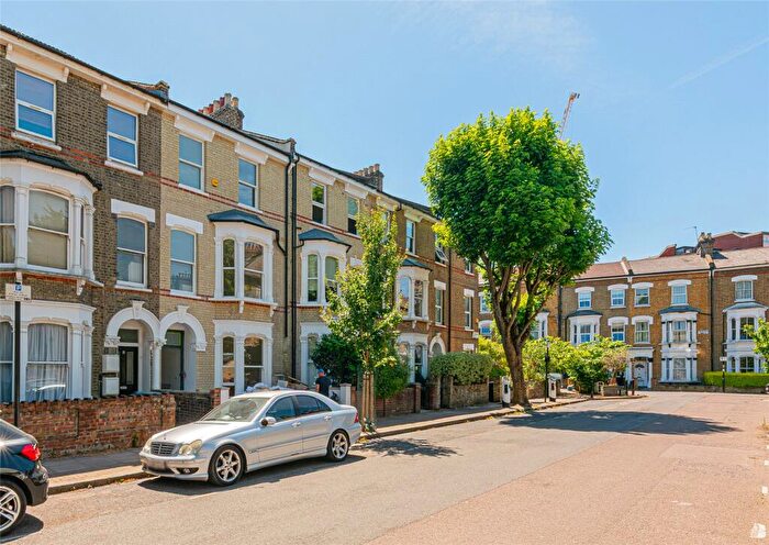 3 Bedroom Apartment For Sale In Cardwell Road, Tufnell Park, London, N7
