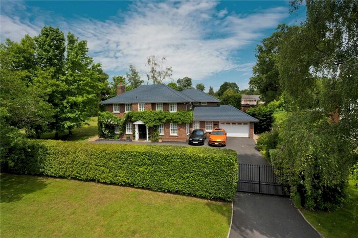 4 Bedroom Detached House To Rent In Eriswell Crescent, Hersham, Walton-on-Thames, Surrey, KT12