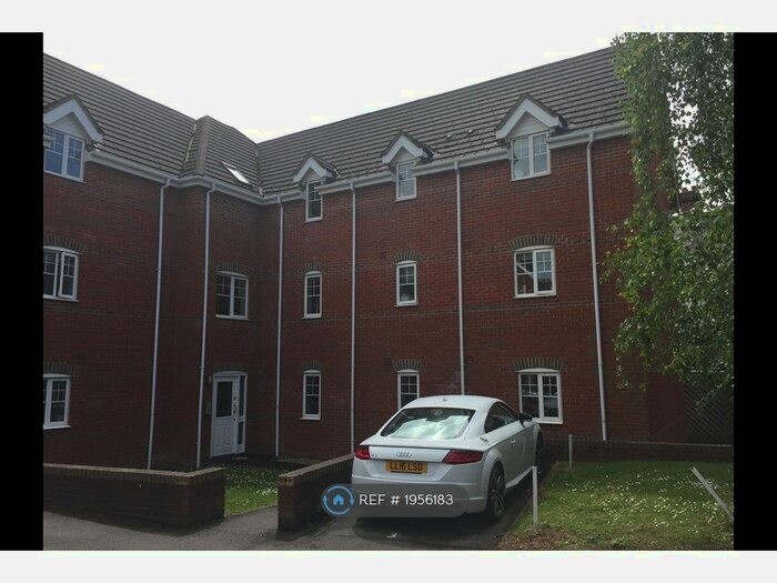 2 Bedroom Flat To Rent In Windsor Court, Newbury, RG14