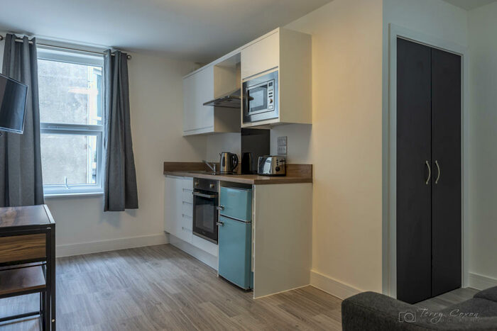 Studio To Rent In - Derrys Villa, Flat, PL4