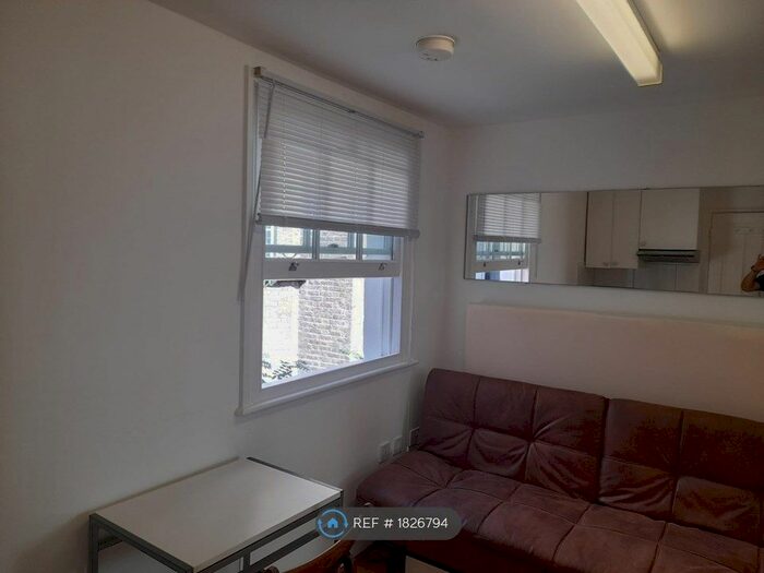 Studio To Rent In Pembridge Road, London, W11