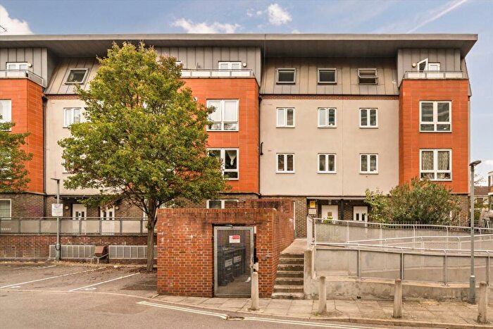 2 Bedroom Flat For Sale In Bradstock Road, Homerton, E9