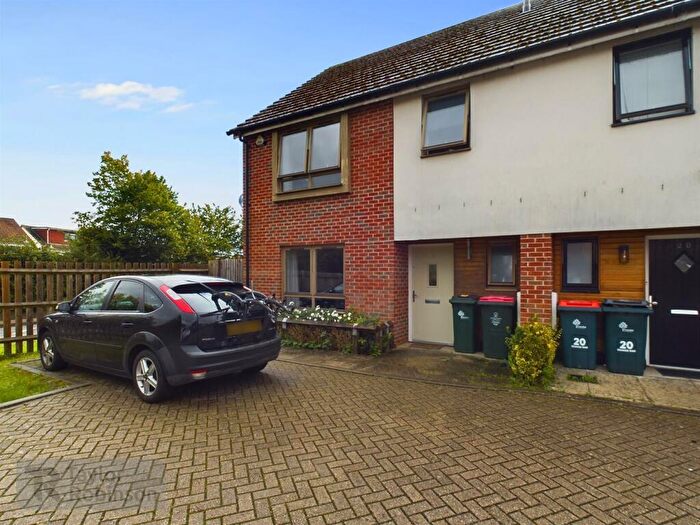 3 Bedroom House To Rent In Delrogue Road, Crawley, West Sussex., RH11