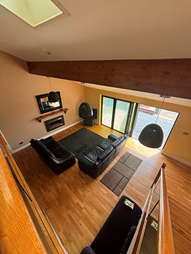 3 Bedroom Flat To Rent In Rose Street, Dunfermline, KY12