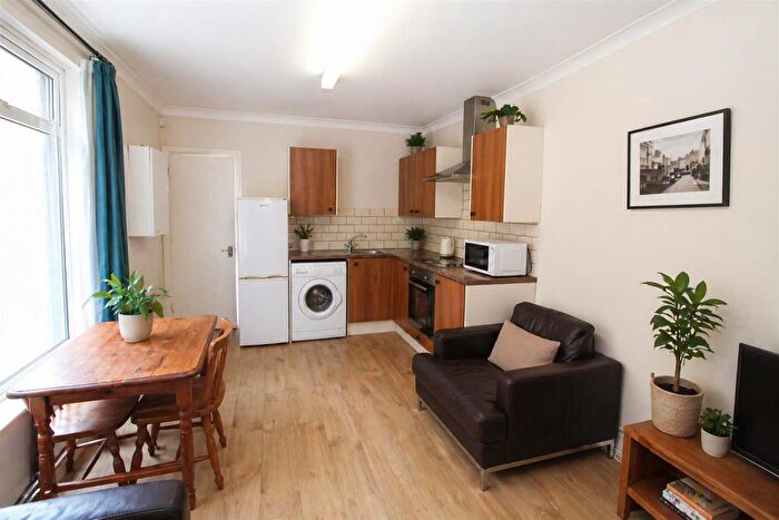2 Bedroom Flat To Rent In Crwys Road, Cathays, Cardiff, CF24