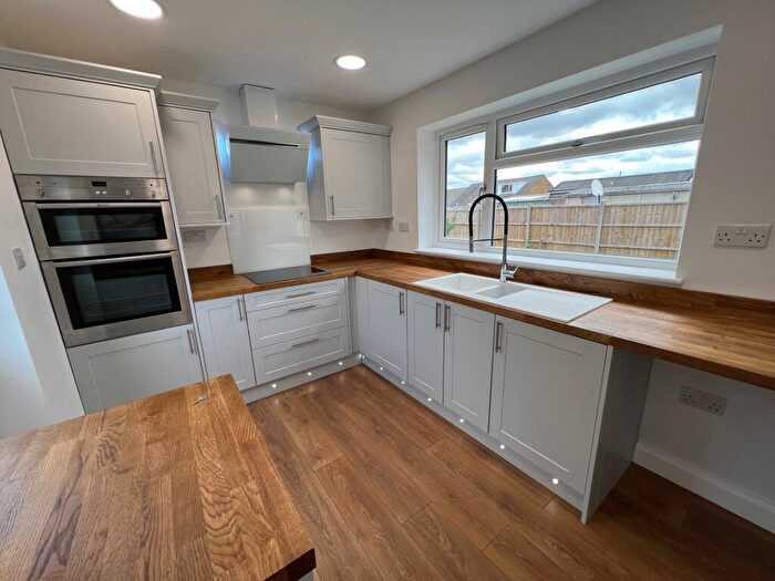 3 Bedroom Semi-Detached Bungalow For Sale In Lee Avenue, Heighington, LN4