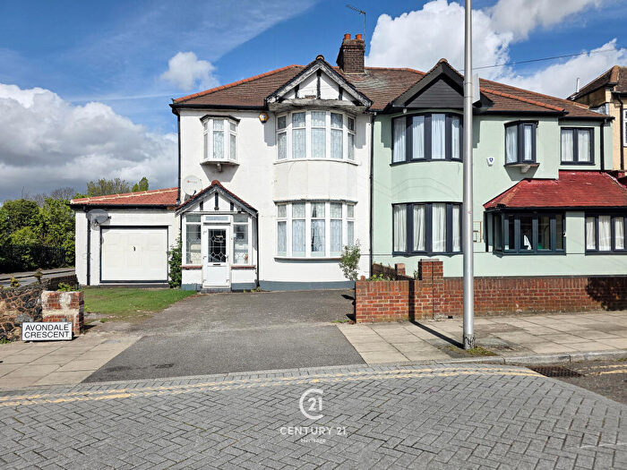 4 Bedroom Semi Detached House For Sale In Avondale Crescent, Ilford, Greater London, IG4