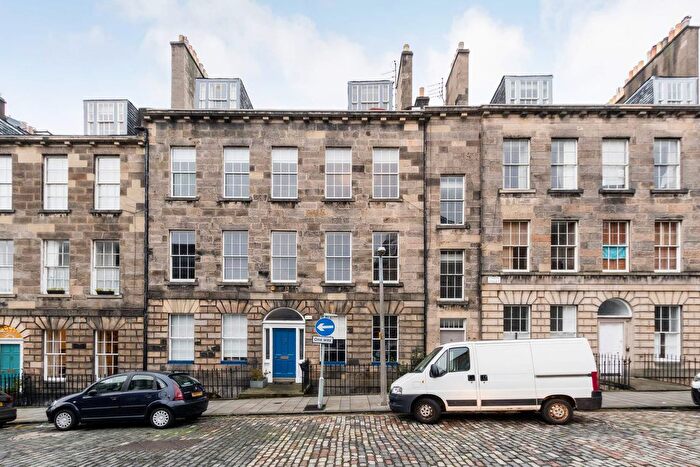 4 Bedroom Flat To Rent In Union Street, Edinburgh, EH1