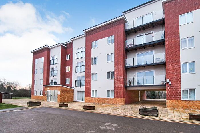 1 Bedroom Flat For Sale In Harrow Close, Bedford, MK42