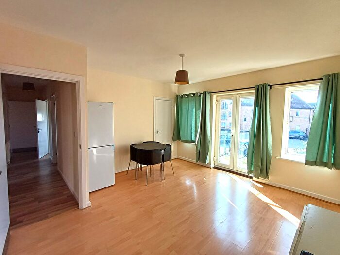 2 Bedroom Flat To Rent In Monarch Way, Ilford, IG2