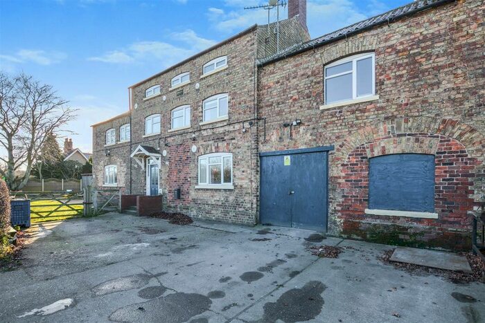 5 Bedroom End Of Terrace House For Sale In Appleby, Scunthorpe, DN15