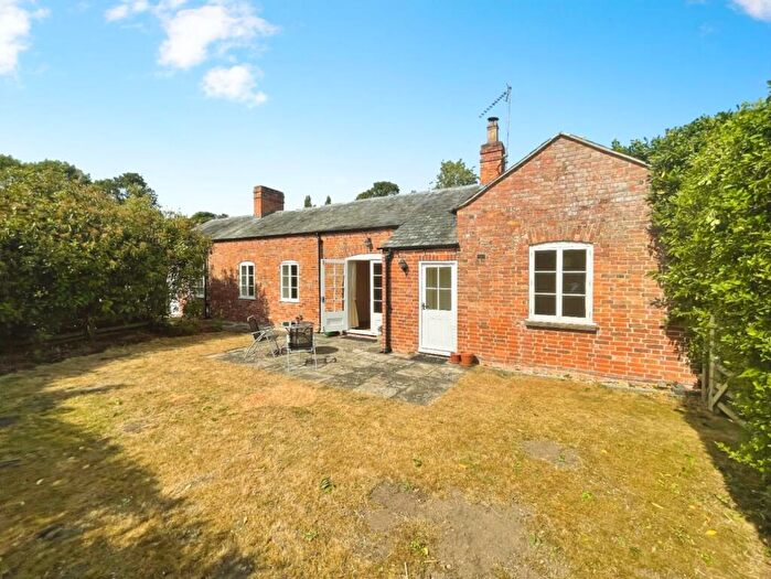 2 Bedroom Cottage To Rent In Alveston, Stratford-upon-Avon, CV37