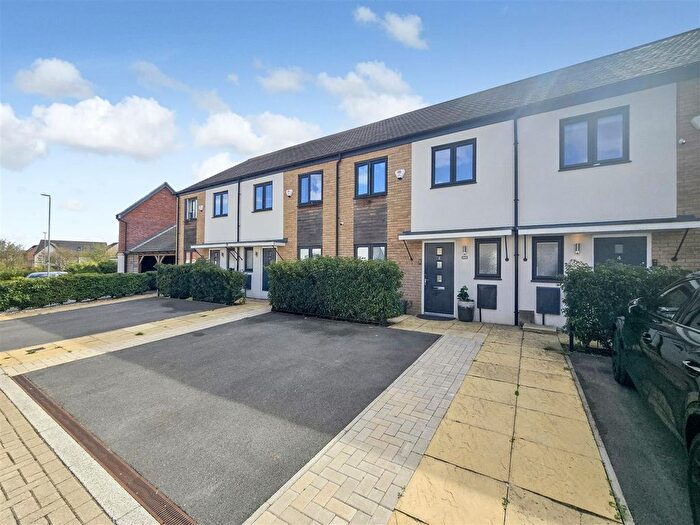3 Bedroom Terraced House For Sale In Cilgerran Close, Kingsmead, Milton Keynes, MK4