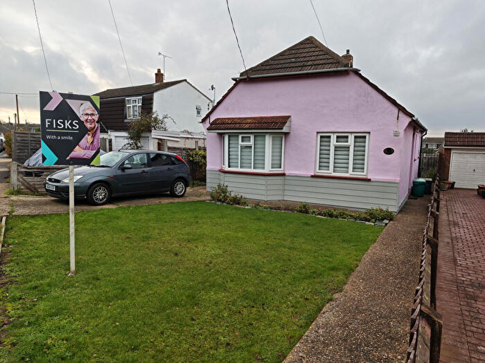2 Bedroom Detached Bungalow For Sale In Stanley Road, Benfleet, SS7