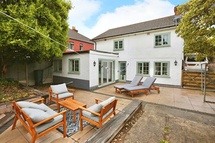 3 Bedroom Detached House For Sale In North Hill, Fareham, PO16