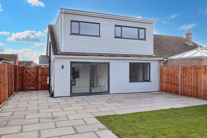 4 Bedroom Chalet For Sale In Fordwich Road, Brightlingsea, CO7